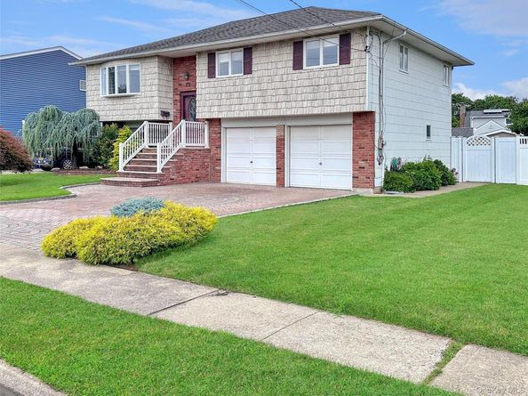 57 S Crescent Drive, Farmingdale NY 11735