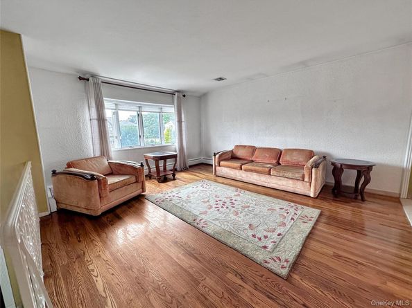 57 S Crescent Drive, Farmingdale NY 11735