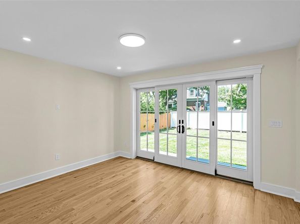 18 Roosevelt Avenue, Glen Head NY 11545