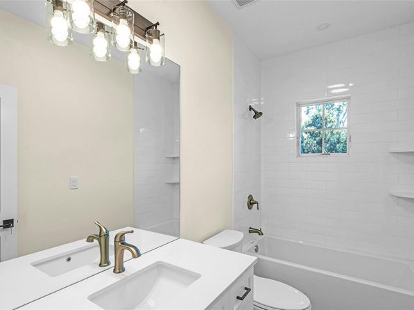 18 Roosevelt Avenue, Glen Head NY 11545