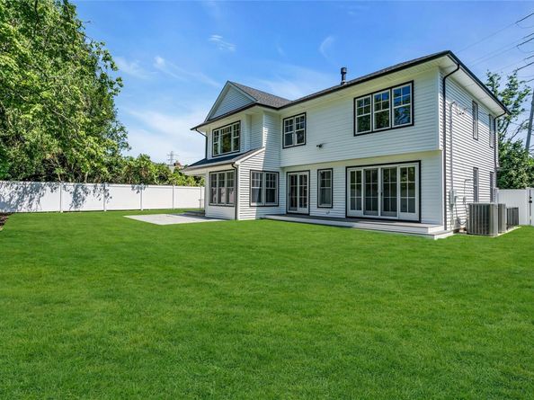 18 Roosevelt Avenue, Glen Head NY 11545