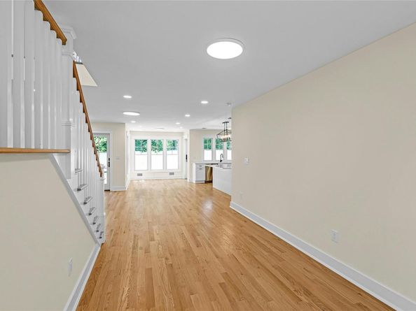 18 Roosevelt Avenue, Glen Head NY 11545