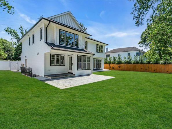 18 Roosevelt Avenue, Glen Head NY 11545