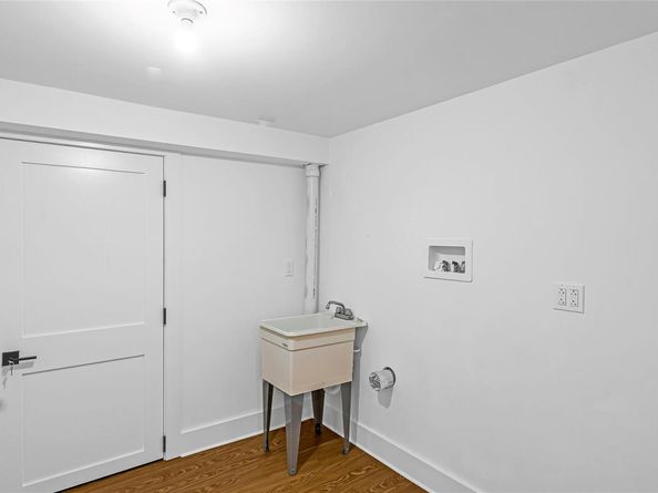 18 Roosevelt Avenue, Glen Head NY 11545