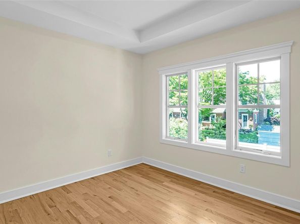 18 Roosevelt Avenue, Glen Head NY 11545