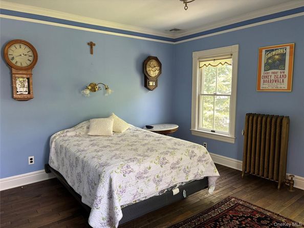 92 Walnut Street, Lynbrook NY 11563