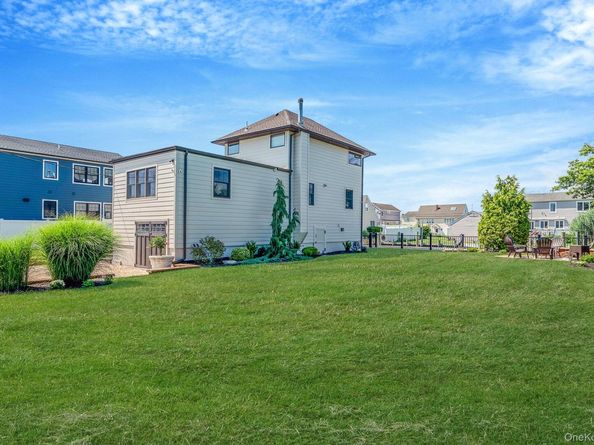 33 Pershing Avenue, Babylon NY 11702