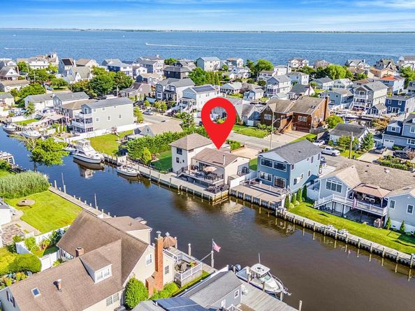 33 Pershing Avenue, Babylon NY 11702