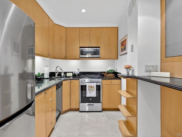 42-30 Douglaston Parkway 5N, Douglaston NY 11363