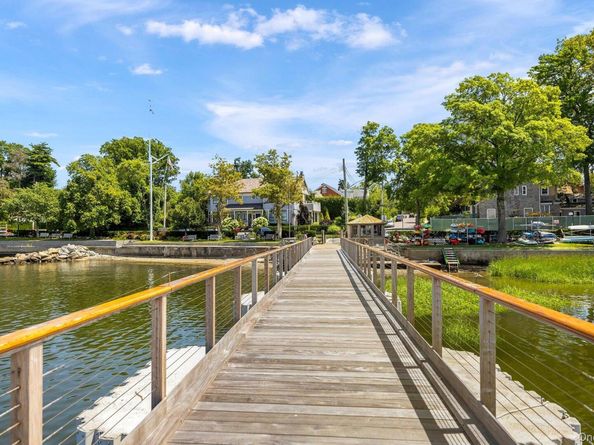 42-30 Douglaston Parkway 5N, Douglaston NY 11363