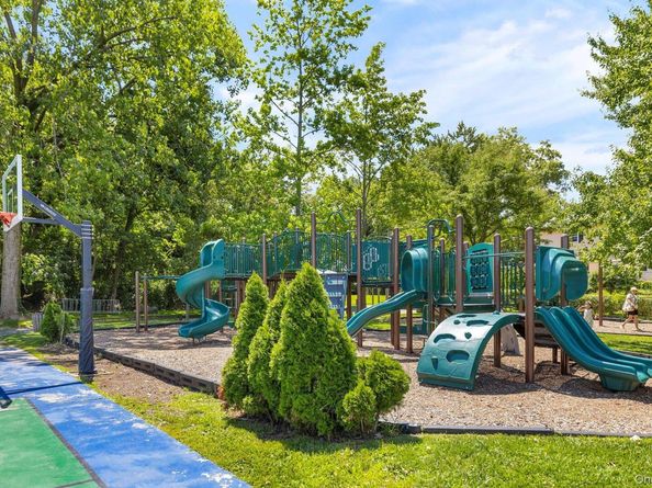 42-30 Douglaston Parkway 5N, Douglaston NY 11363