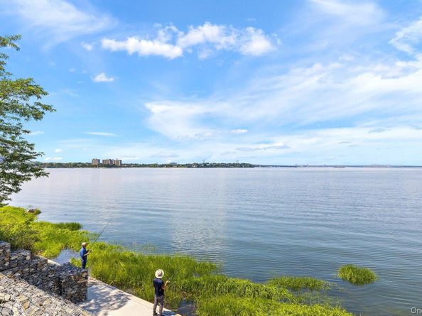 42-30 Douglaston Parkway 5N, Douglaston NY 11363