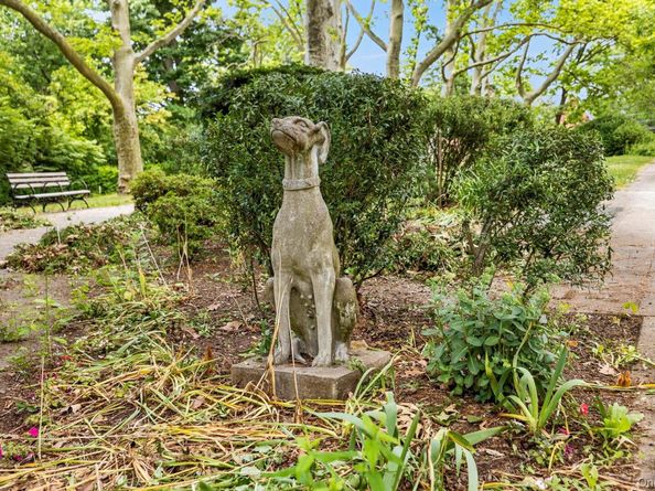 42-30 Douglaston Parkway 5N, Douglaston NY 11363