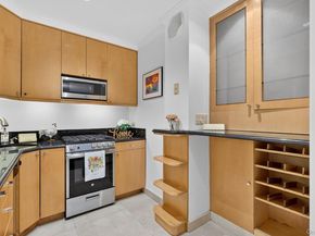 42-30 Douglaston Parkway 5N, Douglaston NY 11363