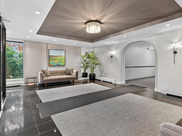 42-30 Douglaston Parkway 5N, Douglaston NY 11363