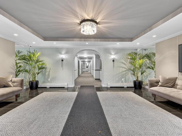 42-30 Douglaston Parkway 5N, Douglaston NY 11363