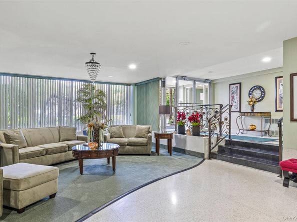 504 Merrick Road 2k, Lynbrook NY 11563