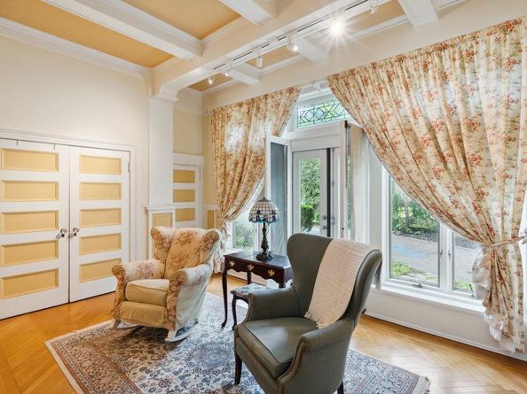 5 Cedar Lane, Glen Cove NY 11542