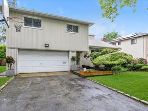 1055 Cedarhurst Street, North Woodmere NY 11581
