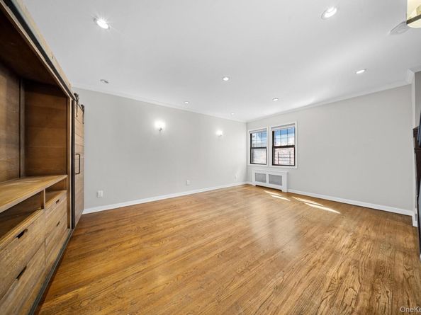 40-40 203rd Street 12B, Bayside NY 11361
