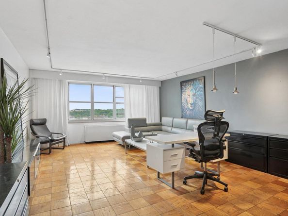 135 Ocean Parkway 17H, Brooklyn NY 11218