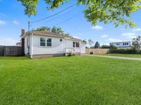 18 Parkview Drive, Shirley NY 11967