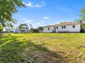 18 Parkview Drive, Shirley NY 11967
