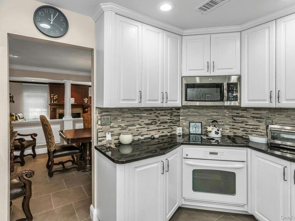 147 The Knoll, Syosset NY 11791