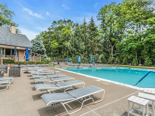 147 The Knoll, Syosset NY 11791