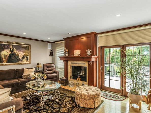 147 The Knoll, Syosset NY 11791