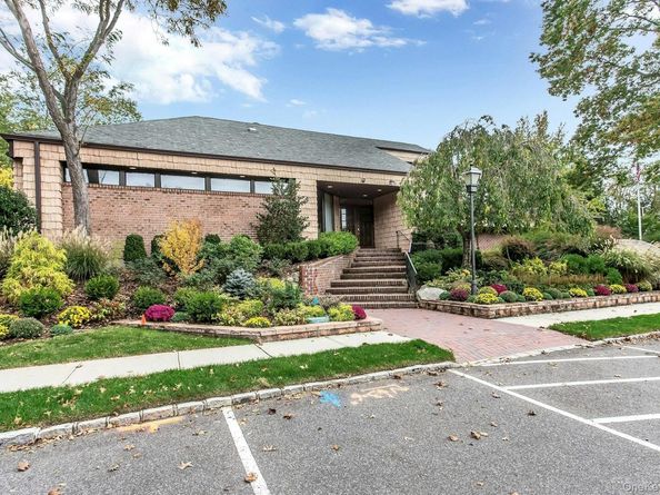 147 The Knoll, Syosset NY 11791
