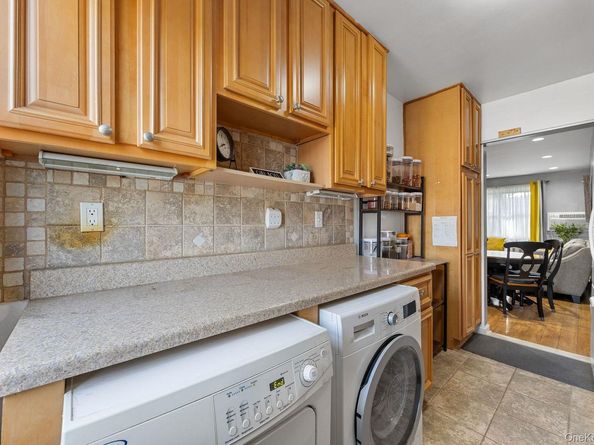 252-23 63 Avenue 1081, Little Neck NY 11362