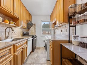 252-23 63 Avenue 1081, Little Neck NY 11362