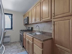 87-50 204 Street B46, Hollis NY 11423