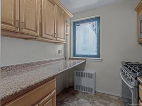 87-50 204 Street B46, Hollis NY 11423