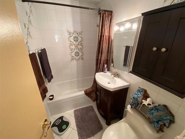18-05 215 Street 7 H, Bayside NY 11360