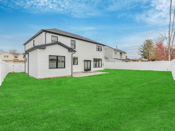 29 Vera Avenue, Plainview NY 11803