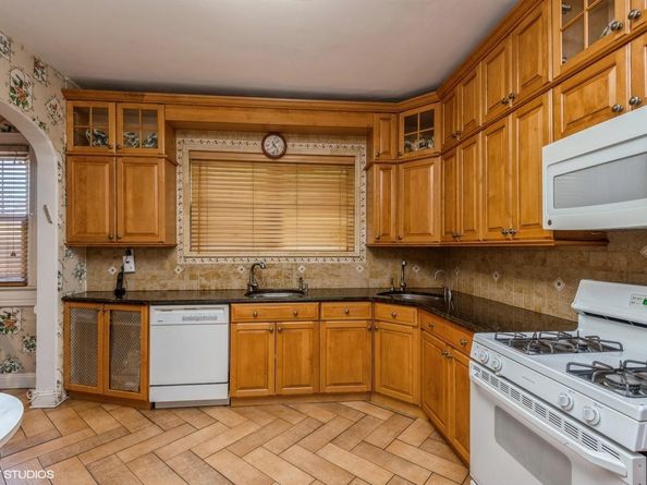 130 Hards Lane, Lawrence NY 11559