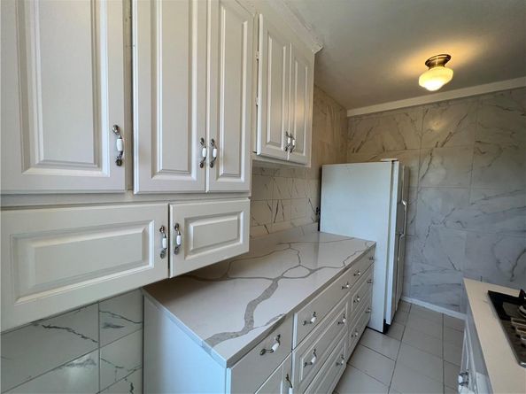 142 Garth Road 1 P, Scarsdale NY 10583