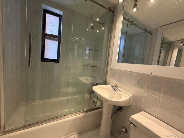 142 Garth Road 1 P, Scarsdale NY 10583