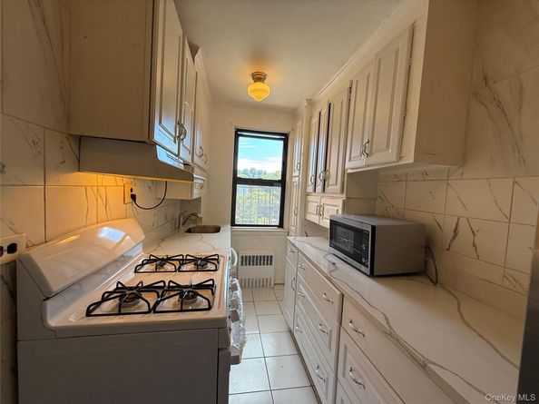 142 Garth Road 1 P, Scarsdale NY 10583