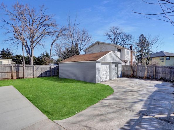 77 Carlls Path, North Babylon NY 11703