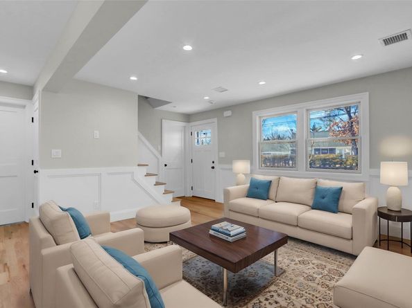 77 Carlls Path, North Babylon NY 11703