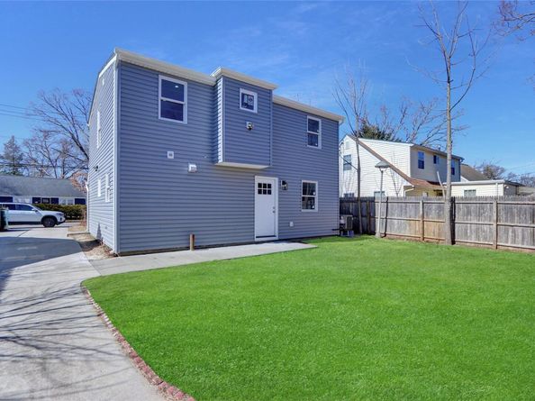 77 Carlls Path, North Babylon NY 11703