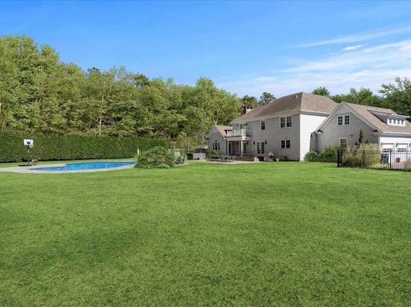 8 Cedarfield Lane, Westhampton NY 11977