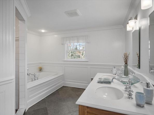 8 Cedarfield Lane, Westhampton NY 11977
