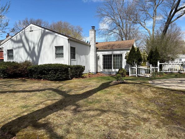 8 Dee place, Huntington Station NY 11746