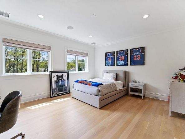 17 Oxford Road, Scarsdale NY 10583