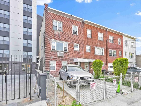 2723 Colden Avenue, Bronx NY 10469