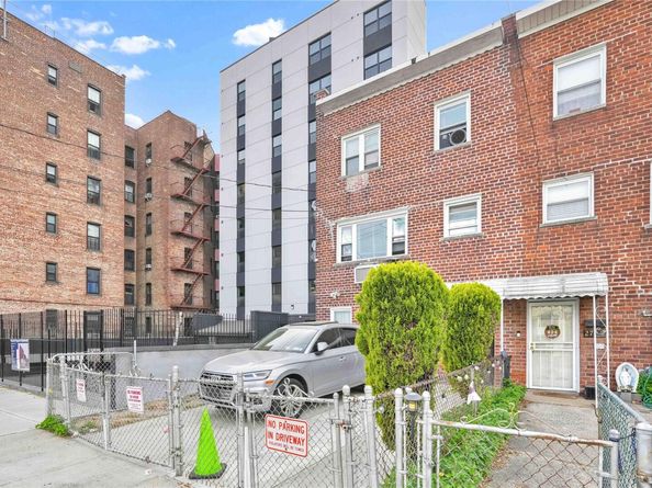 2723 Colden Avenue, Bronx NY 10469